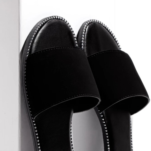 ๐ฅlast pair ๐ฅSoft black sandals - Picture 3 of 7